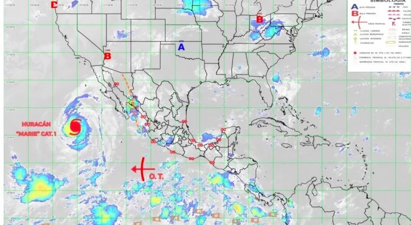 Autoridades del Consejo Estatal de Protección Civil de Baja California Sur durante la vigilancia por lluvias
