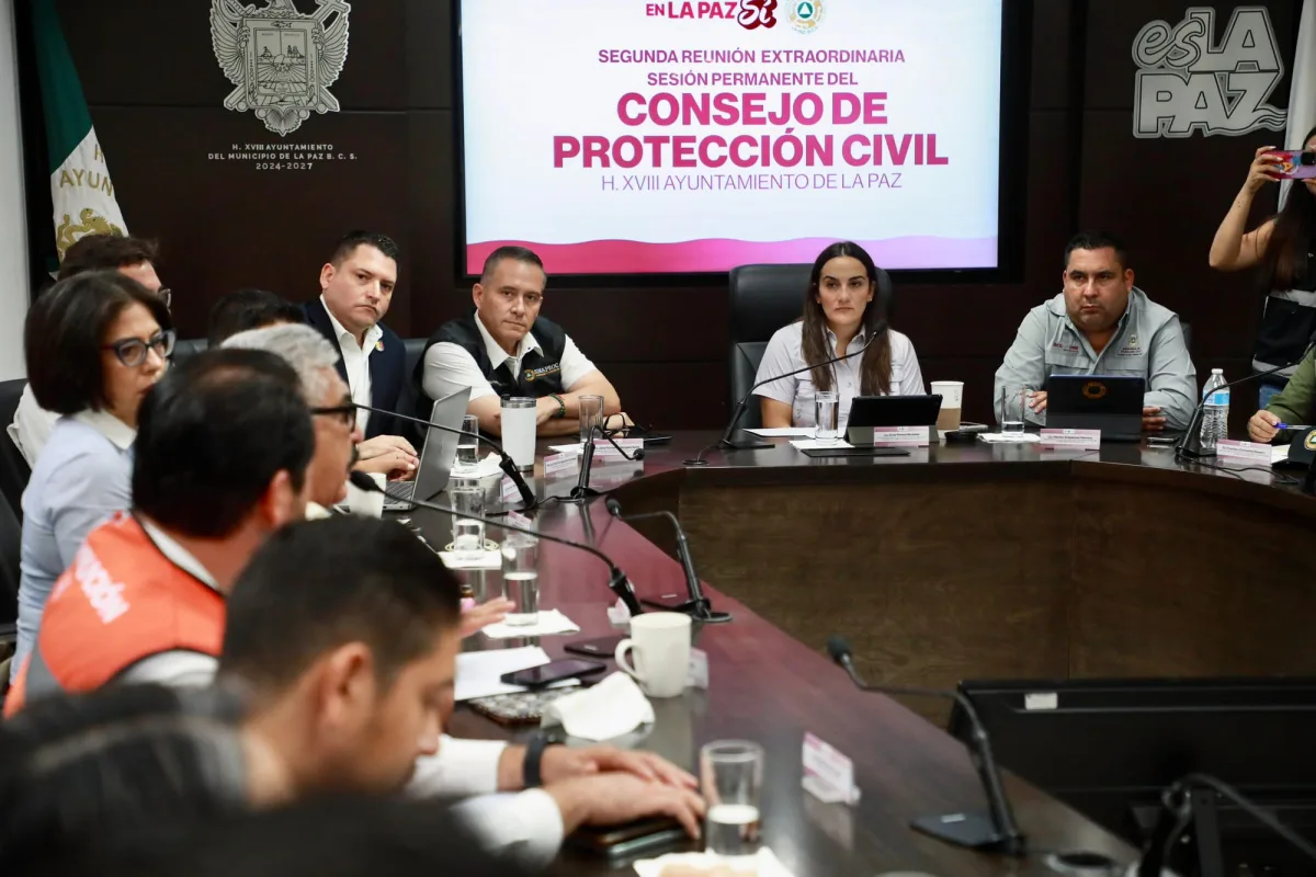 Cuadrillas municipales de La Paz durante el Operativo Huracanes 2026 por lluvias