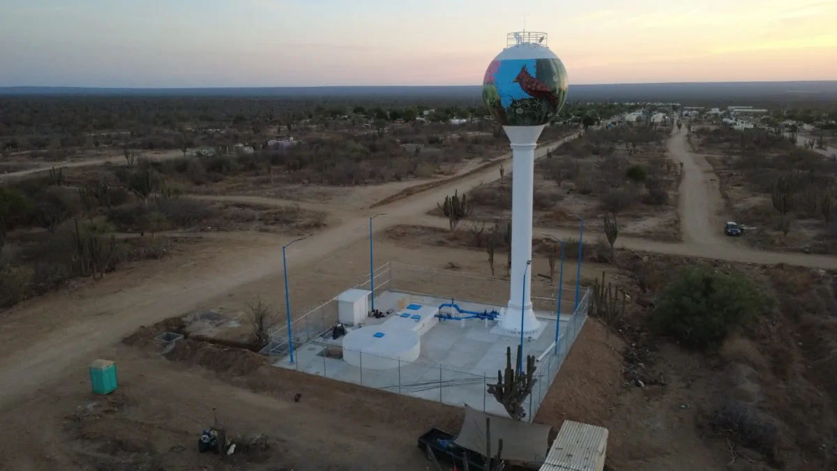 Tanque elevado de agua potable en construcción en la colonia La Pasión, La Paz