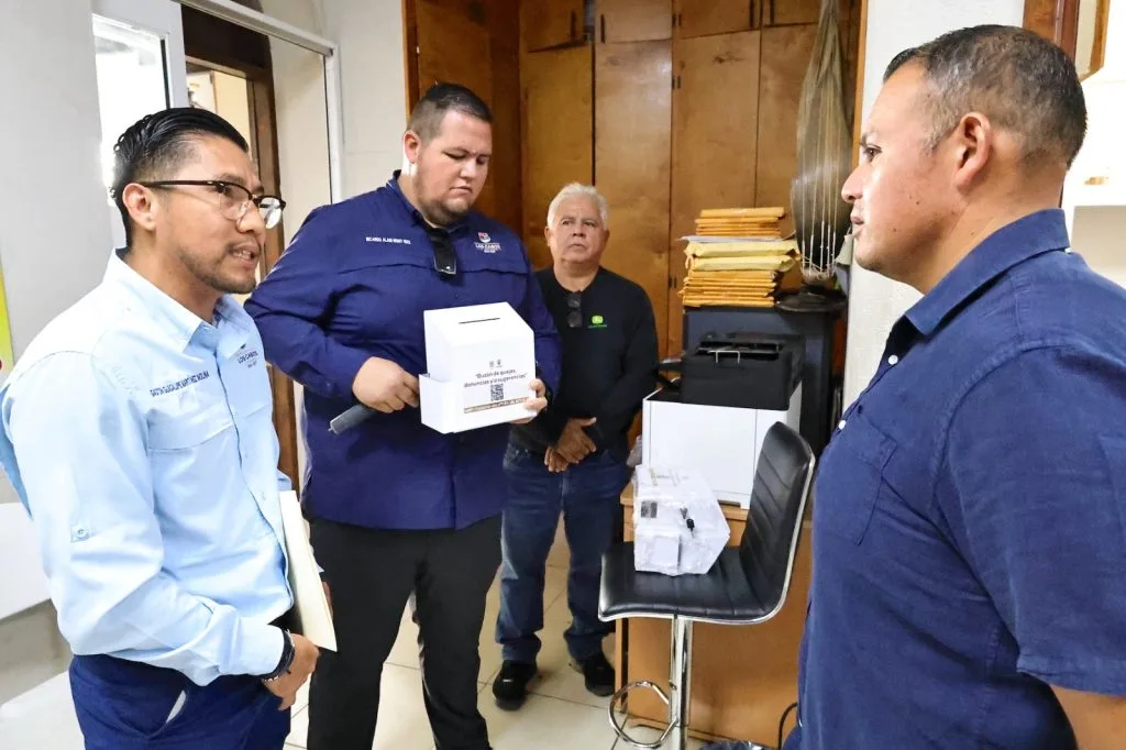 Citizen feedback box from the Municipal Comptroller at Los Cabos city hall offices