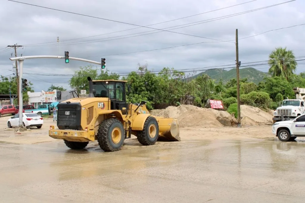 Public Services crews clear sand and mud from a road in San José del Cabo after rain from Simon