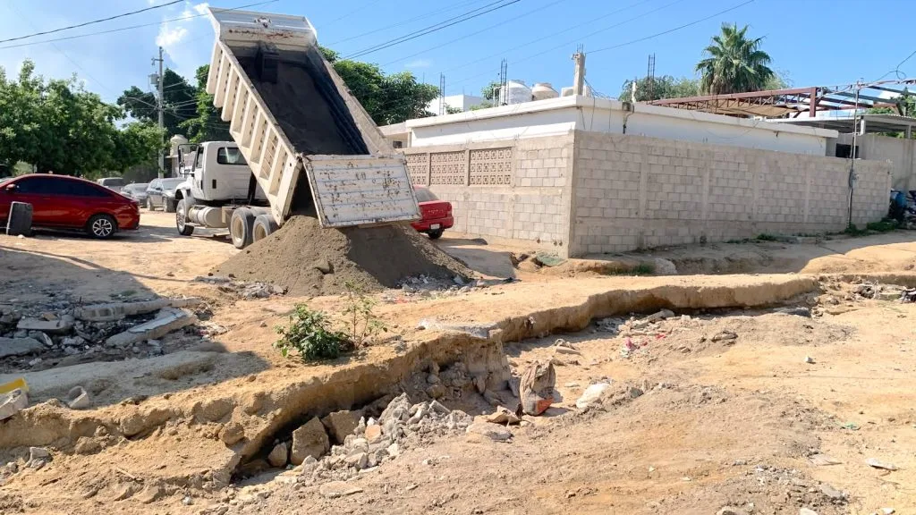 Dirt road work near Fernando Burgoin Montaño elementary school in San José del Cabo