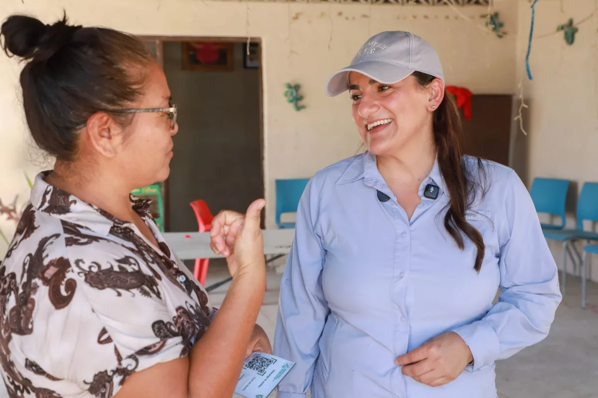 City staff verify house-by-house water rationing in the Agua Escondida neighborhood