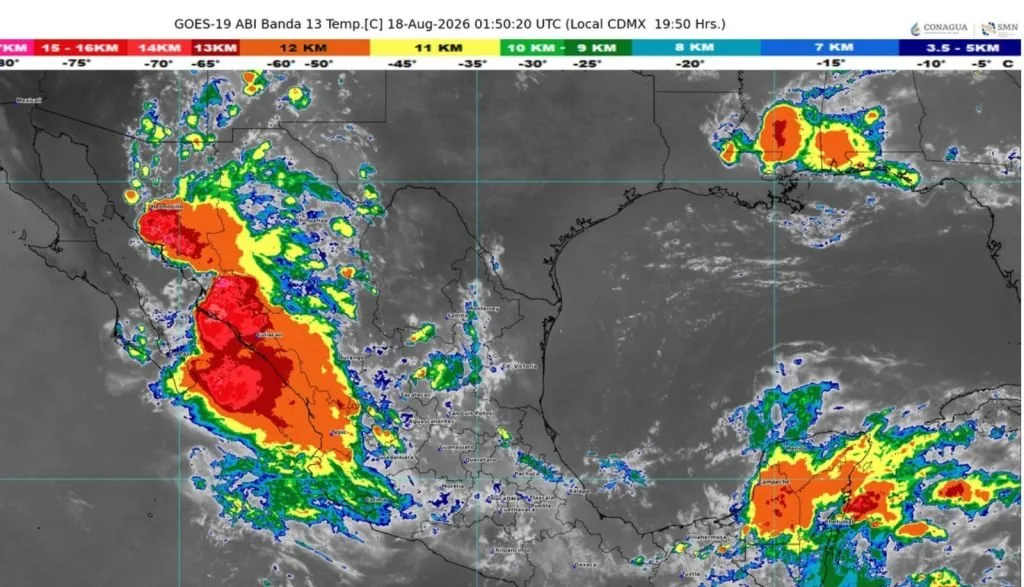 Nubes de tormenta sobre el municipio de Los Cabos durante la temporada de lluvias