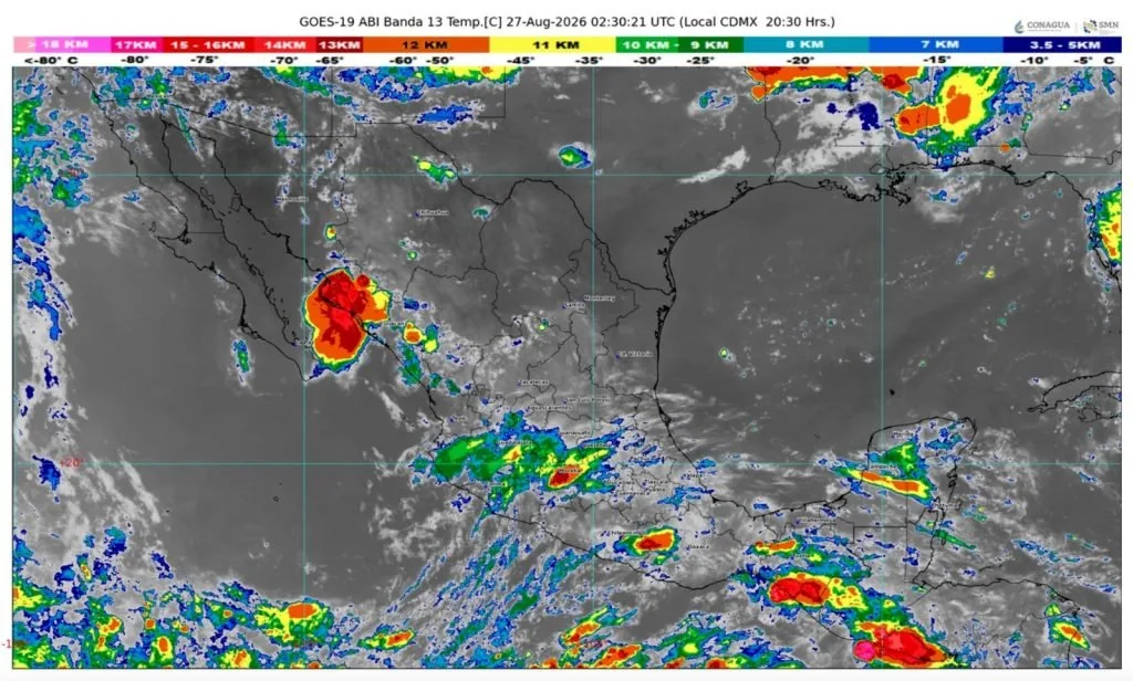 Civil Protection staff monitoring cloud cover over the Gulf of California in Los Cabos