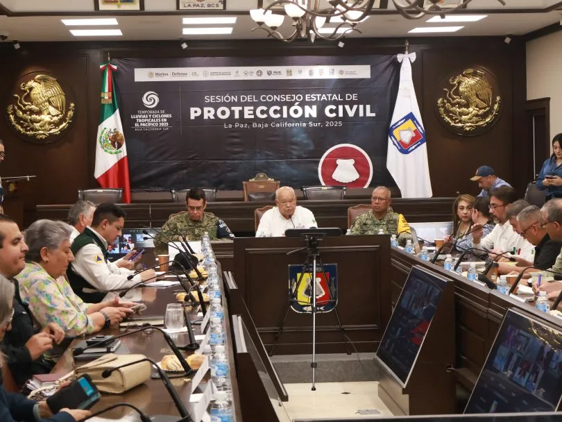 El gobernador de Baja California Sur encabeza una reunión de coordinación de Protección Civil por las lluvias en el estado